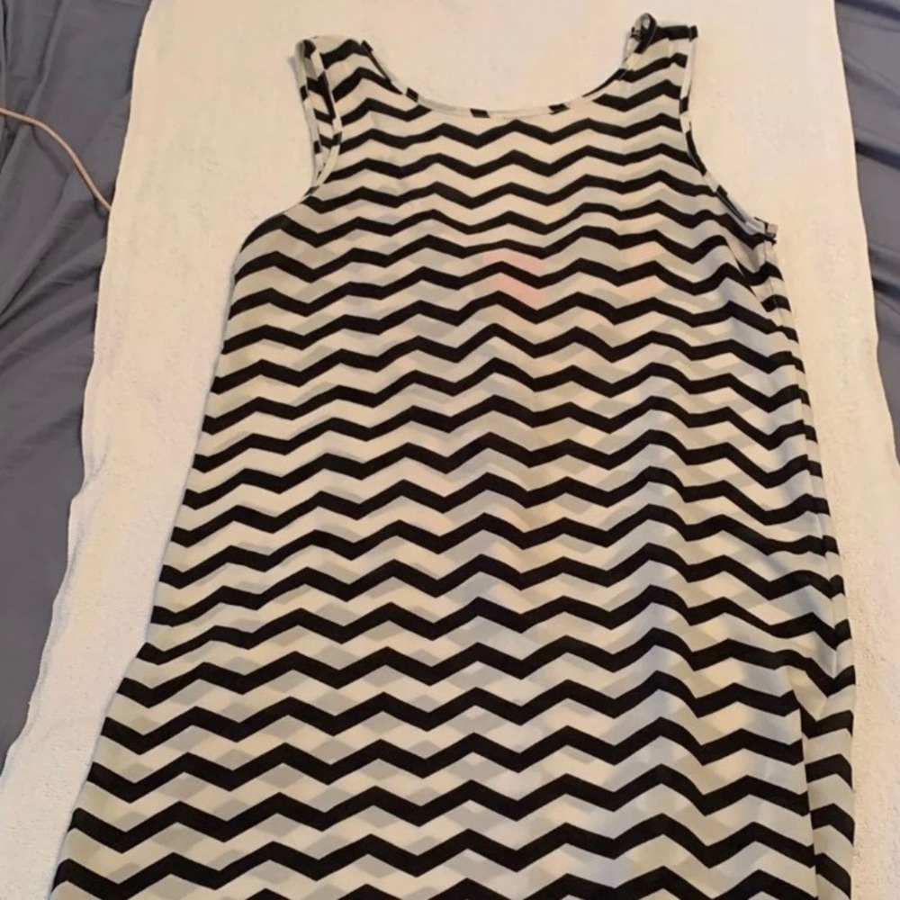 Black/white chevron shift dress